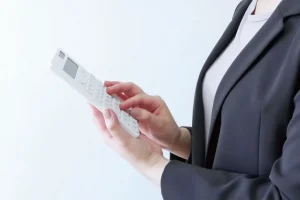 一日葬にかかる費用相場は30～50万円？流れや注意点も解説