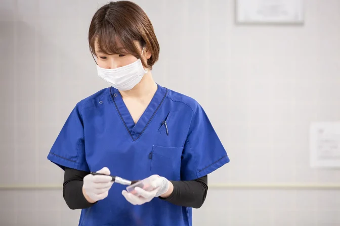 エンバーミング(embalming)とは、ご遺体に殺菌消毒・防腐や修復をし、顔の表情や姿を生前に近い状態に整え、 安全な衛生状態で長期保存する「遺体衛生保全」技術です。