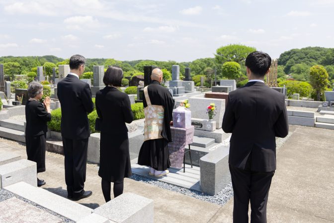 収骨とは?手順・マナー・地域による違いを解説 | 小さいわが家のお葬式