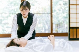 死装束とは?意味・種類・左前の理由、経帷子との関係まで分かりやすく解説 | 小さいわが家のお葬式
