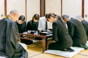 家族葬は通夜なしでも可能？一日葬の流れとメリット・デメリットを解説
